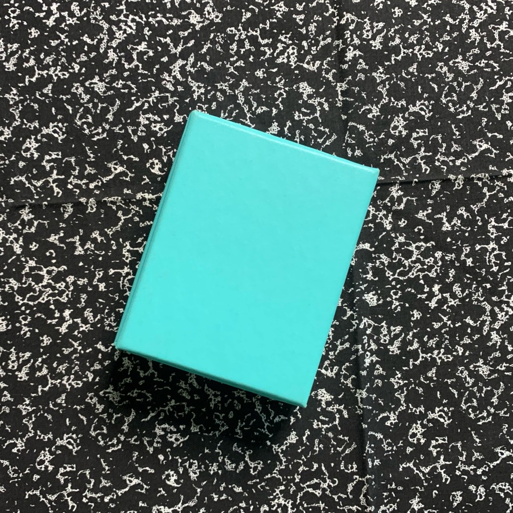 Small Tiffany Gift Box - Picture 3 of 6